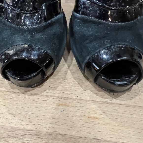 Tory Burch Jeslann Patent and Suede Peep Toe Ankle Boot size 7 - Picture 4 of 7